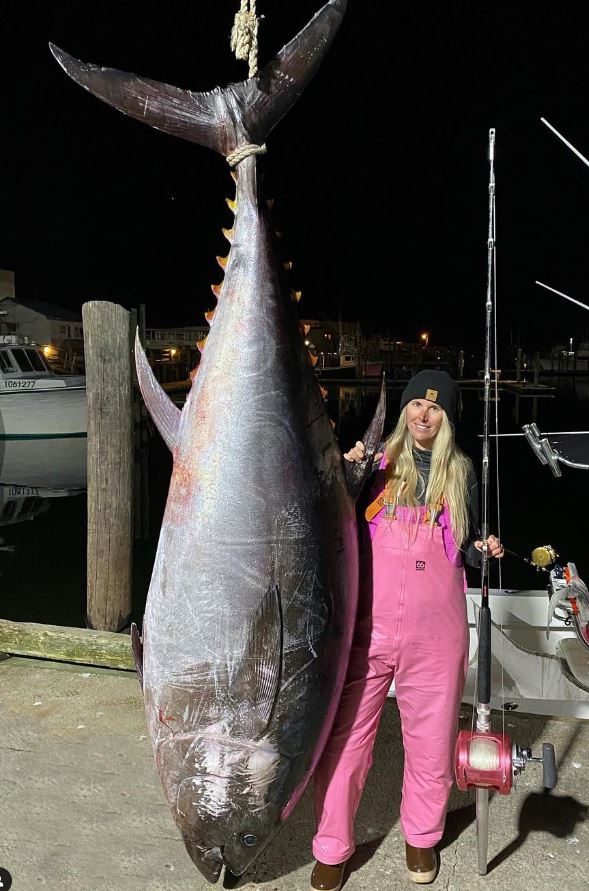 How To Pole and Line Tuna Fishing - Giant Bluefin Tuna Fish