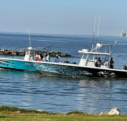 Picture of 2 boats side by side